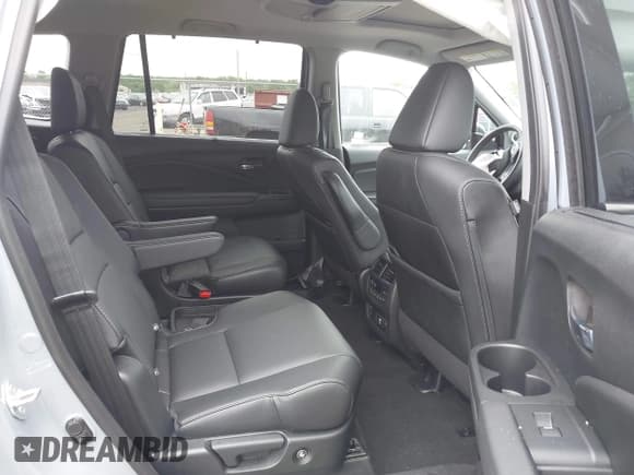 ✅ 2022 Honda Pilot Touring 7-Passenger • VIN: 5FNYF6H68NB056077 • Lot: 42357338. Listed on IAAI with 18,193 mi. Free auction sales archive from the USA and detailed vehicle history report at DreamBid. Image 8.