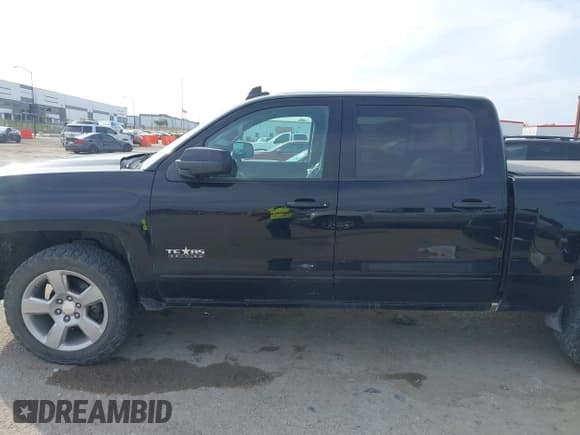 ✅ 2018 Chevrolet Silverado 1500 LT • VIN: 3GCPCREC9JG405137 • Lot: 43514530. Wystawiony na IAAI z przebiegiem 160 339 mil. Bezpłatny archiwum sprzedaży aukcyjnych z USA i szczegółowy raport historii pojazdu na DreamBid. Zdjęcie 14.