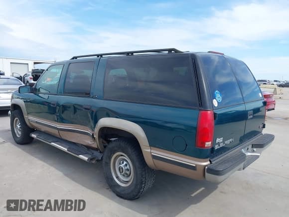 ✅ 1998 GMC Suburban • VIN: 1GKGK26J4WJ734958 • Lot: 41878070. Listed on IAAI with 131,528 mi. Free auction sales archive from the USA and detailed vehicle history report at DreamBid. Image 3.