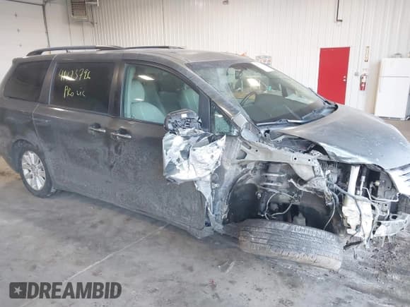 ✅ 2011 Toyota Sienna XLE • VIN: 5TDDK3DC6BS025101 • Lot: 41473796. Listed on IAAI with 211,467 mi. Free auction sales archive from the USA and detailed vehicle history report at DreamBid. Image 6.