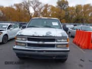 ✅ 1998 Chevrolet Suburban • VIN: 1GNFK16R3WJ302005 • Lot: 43641645. Listed on IAAI with 232,856 mi. Free auction sales archive from the USA and detailed vehicle history report at DreamBid. Image 6.