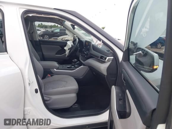 ✅ 2023 Toyota Highlander Hybrid LE • VIN: 5TDZARAH5PS520764 • Lot: 42965763. Wystawiony na IAAI z przebiegiem 110 245 mil. Bezpłatny archiwum sprzedaży aukcyjnych z USA i szczegółowy raport historii pojazdu na DreamBid. Zdjęcie 5.