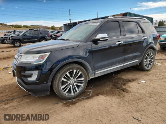 ✅ 2017 Ford Explorer Platinum • VIN: 1FM5K8HTXHGA01359 • Lot: 90813735. Wystawiony na Copart z przebiegiem 130 077 mil. Bezpłatny archiwum sprzedaży aukcyjnych z USA i szczegółowy raport historii pojazdu na DreamBid. Zdjęcie 1.