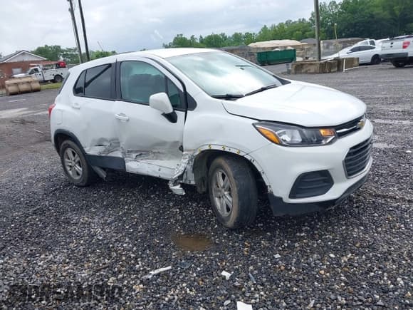 ✅ 2022 Chevrolet Trax LS • VIN: KL7CJNSM2NB513931 • Lot: 42493371. Listed on IAAI with 42,498 mi. Free auction sales archive from the USA and detailed vehicle history report at DreamBid. Image 1.