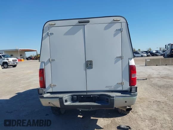 ✅ 2009 Chevrolet Silverado 2500HD Work Truck • VIN: 1GCHC49KX9E143978 • Lot: 43638901. Wystawiony na IAAI z przebiegiem 120 149 mil. Bezpłatny archiwum sprzedaży aukcyjnych z USA i szczegółowy raport historii pojazdu na DreamBid. Zdjęcie 15.