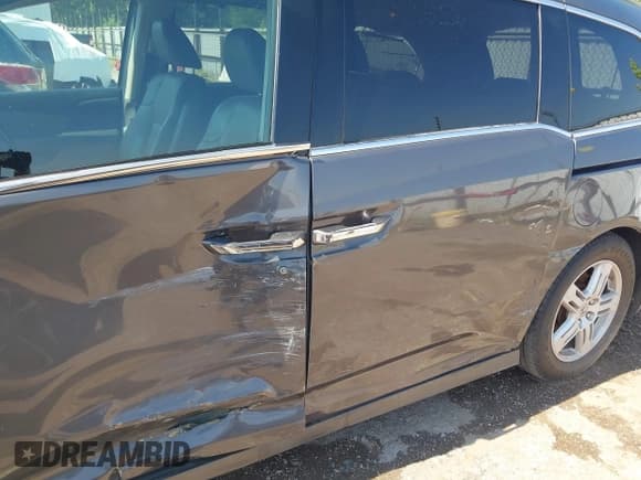 ✅ 2013 Honda Odyssey Touring • VIN: 5FNRL5H94DB078643 • Lot: 42923078. Wystawiony na IAAI z przebiegiem 179 444 mil. Bezpłatny archiwum sprzedaży aukcyjnych z USA i szczegółowy raport historii pojazdu na DreamBid. Zdjęcie 6.