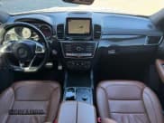 ✅ 2018 Mercedes-Benz GLE 43 AMG • VIN: 4JGED6EB7JA097163 • Lot: 93373215. Wystawiony na Copart z przebiegiem 103 022 mil. Bezpłatny archiwum sprzedaży aukcyjnych z USA i szczegółowy raport historii pojazdu na DreamBid. Zdjęcie 11.