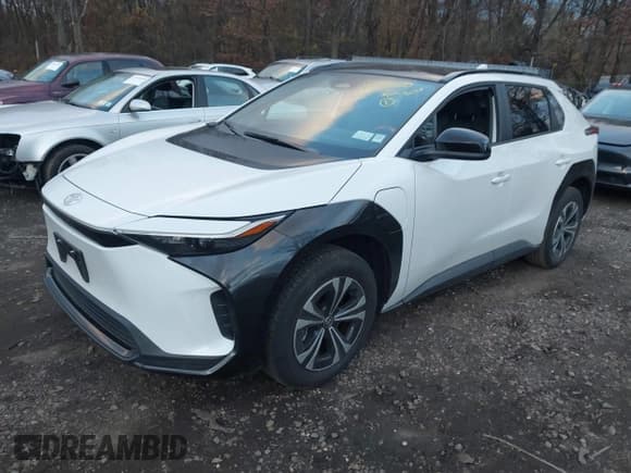 ✅ 2025 Toyota bZ4X XLE • VIN: JTMAAAAA1SA071171 • Лот: 43669190. Опубликован ранее на IAAI с пробегом 728 миль. Бесплатный доступ к архиву аукционных продаж из США и подробный отчёт об истории автомобиля на DreamBid. Изображение 2.