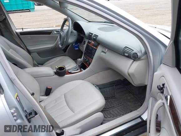 ✅ 2007 Mercedes-Benz C 280 Luxury • VIN: WDBRF92H47F884737 • Lot: 42909973. Wystawiony na IAAI z przebiegiem 159 379 mil. Bezpłatny archiwum sprzedaży aukcyjnych z USA i szczegółowy raport historii pojazdu na DreamBid. Zdjęcie 5.