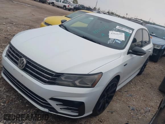 ✅ 2017 Volkswagen Passat R-Line • VIN: 1VWDT7A33HC071503 • Lot: 43525377. Wystawiony na IAAI z przebiegiem 93 021 mil. Bezpłatny archiwum sprzedaży aukcyjnych z USA i szczegółowy raport historii pojazdu na DreamBid. Zdjęcie 2.