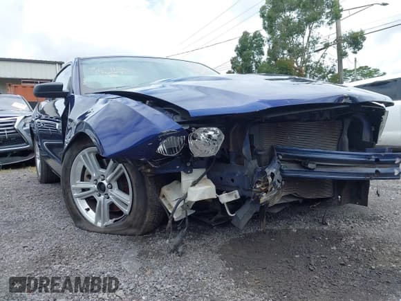 ✅ 2012 Ford Mustang Premium • VIN: 1ZVBP8AM2C5263843 • Lot: 42597186. Listed on IAAI with 56,026 mi. Free auction sales archive from the USA and detailed vehicle history report at DreamBid. Image 6.