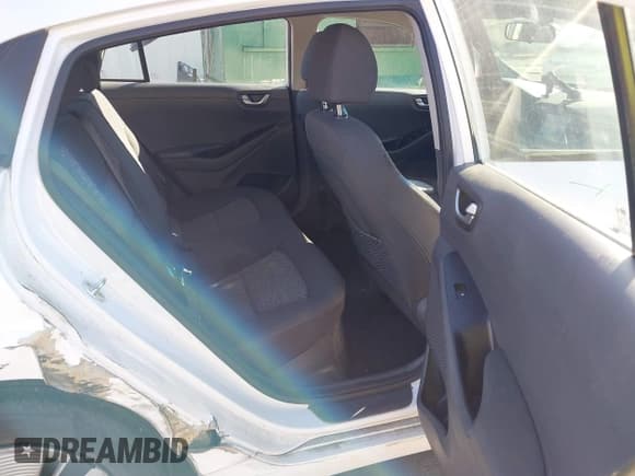 ✅ 2019 Hyundai Ioniq Blue • VIN: KMHC65LC2KU119660 • Lot: 41710680. Wystawiony na IAAI z przebiegiem 123 480 mil. Bezpłatny archiwum sprzedaży aukcyjnych z USA i szczegółowy raport historii pojazdu na DreamBid. Zdjęcie 8.