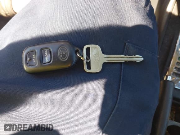 ✅ 2004 Toyota Corolla CE • VIN: 1NXBR32E64Z215692 • Lot: 43787071. Listed on IAAI with 299,999 mi. Free auction sales archive from the USA and detailed vehicle history report at DreamBid. Image 11.