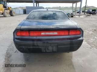 ✅ 2009 Dodge Challenger SE • VIN: 2B3LJ44VX9H560674 • Lot: 87184845. Wystawiony na Copart z przebiegiem 203 300 mil. Bezpłatny archiwum sprzedaży aukcyjnych z USA i szczegółowy raport historii pojazdu na DreamBid. Zdjęcie 6.