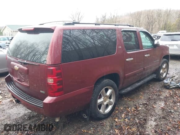 ✅ 2008 Chevrolet Suburban LTZ • VIN: 1GNFK16368R200844 • Lot: 41722464. Listed on IAAI with 381,802 mi. Free auction sales archive from the USA and detailed vehicle history report at DreamBid. Image 4.