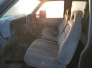 ✅ 1992 GMC Sierra 2500 • VIN: 2GTGK29K5N1524944 • Lot: 75179194. Wystawiony na Copart z przebiegiem 174 844 mil. Bezpłatny archiwum sprzedaży aukcyjnych z USA i szczegółowy raport historii pojazdu na DreamBid. Zdjęcie 7.