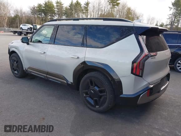 ✅ 2024 Kia EV9 GT-Line • VIN: KNDAEFS53R6027916 • Lot: 43741747. Wystawiony na IAAI z przebiegiem 40 442 mil. Bezpłatny archiwum sprzedaży aukcyjnych z USA i szczegółowy raport historii pojazdu na DreamBid. Zdjęcie 3.