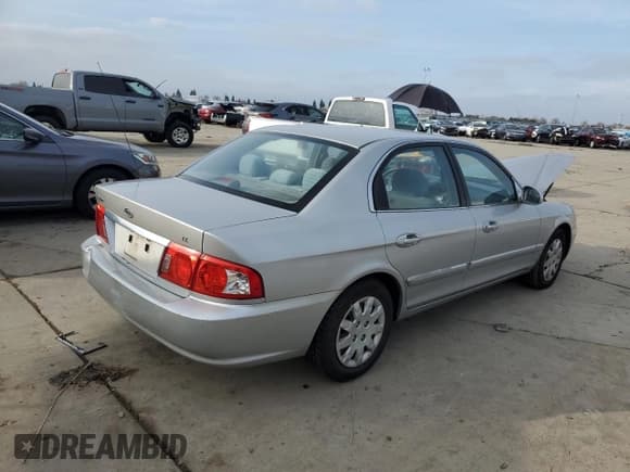 ✅ 2006 Kia Optima LX • VIN: KNAGD126565468244 • Лот: 85373304. Опубликован ранее на Copart с пробегом 118 397 миль. Бесплатный доступ к архиву аукционных продаж из США и подробный отчёт об истории автомобиля на DreamBid. Изображение 3.