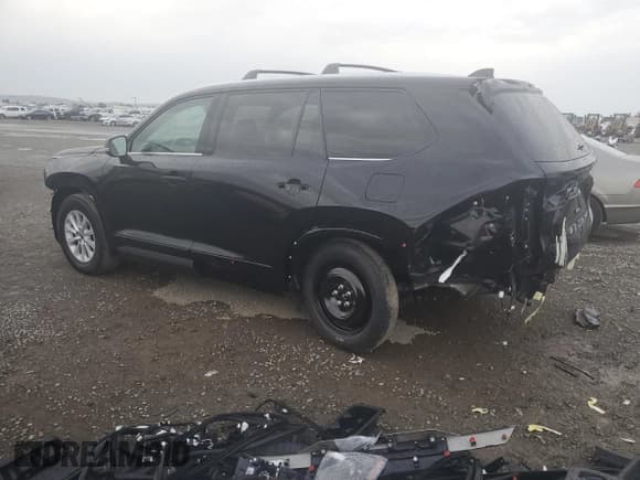 ✅ 2025 Toyota Highlander XLE • VIN: 5TDAAAB55SS074174 • Lot: 81337385. Listed on Copart with 6,816 mi. Free auction sales archive from the USA and detailed vehicle history report at DreamBid. Image 2.