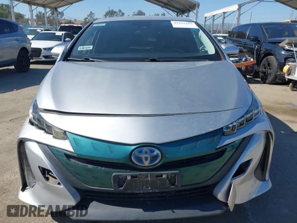 ✅ 2017 Toyota Prius Plus • VIN: JTDKARFP6H3021962 • Lot: 42235283. Listed on IAAI with 168,233 mi. Free auction sales archive from the USA and detailed vehicle history report at DreamBid. Image 12.