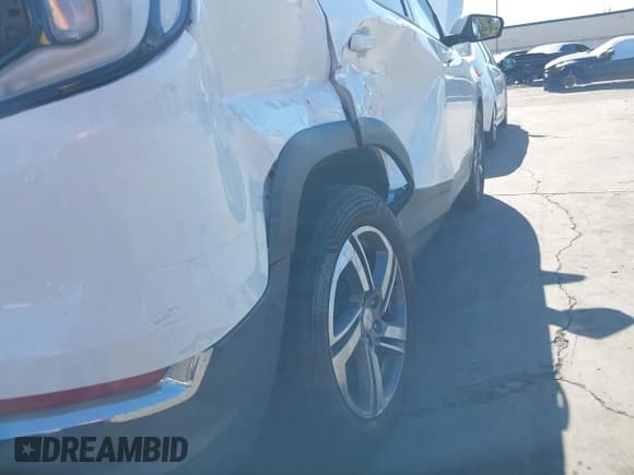 ✅ 2020 GMC Terrain SLT • VIN: 3GKALVEV4LL235722 • Lot: 43569929. Wystawiony na IAAI z przebiegiem 96 862 mil. Bezpłatny archiwum sprzedaży aukcyjnych z USA i szczegółowy raport historii pojazdu na DreamBid. Zdjęcie 17.