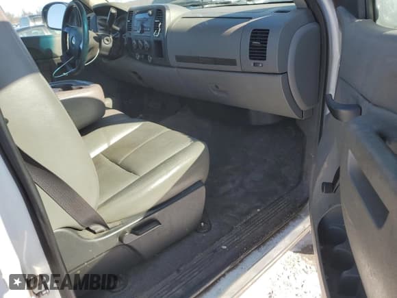 ✅ 2011 Chevrolet Silverado 2500HD Work Truck • VIN: 1GC0CVCG6BF170490 • Lot: 44926625. Wystawiony na Copart z przebiegiem 278 293 mil. Bezpłatny archiwum sprzedaży aukcyjnych z USA i szczegółowy raport historii pojazdu na DreamBid. Zdjęcie 8.