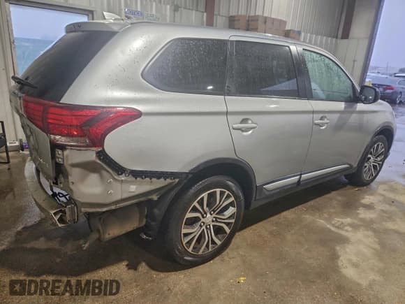 ✅ 2018 Mitsubishi Outlander ES • VIN: JA4AZ3A35JJ005611 • Lot: 95221315. Wystawiony na Copart z przebiegiem 108 392 mil. Bezpłatny archiwum sprzedaży aukcyjnych z USA i szczegółowy raport historii pojazdu na DreamBid. Zdjęcie 3.