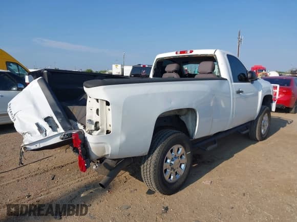 ✅ 2011 Chevrolet Silverado 2500HD Work Truck • VIN: 1GC0CVCG3BF227793 • Lot: 43047832. Wystawiony na IAAI z przebiegiem 239 112 mil. Bezpłatny archiwum sprzedaży aukcyjnych z USA i szczegółowy raport historii pojazdu na DreamBid. Zdjęcie 4.