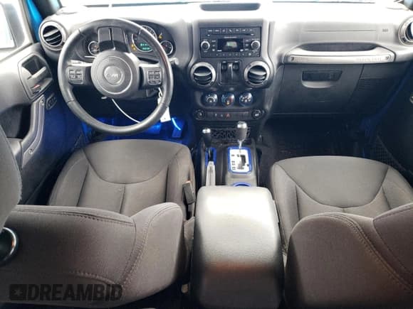 ✅ 2015 Jeep Wrangler Sport • VIN: 1C4AJWAG3FL715183 • Lot: 89721135. Wystawiony na Copart z przebiegiem 89 978 mil. Bezpłatny archiwum sprzedaży aukcyjnych z USA i szczegółowy raport historii pojazdu na DreamBid. Zdjęcie 8.