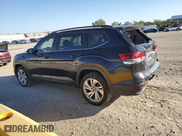 ✅ 2021 Volkswagen Atlas SE • VIN: 1V2KR2CA5MC555558 • Лот: 86874235. Опубликован ранее на Copart с пробегом 126 698 миль. Бесплатный доступ к архиву аукционных продаж из США и подробный отчёт об истории автомобиля на DreamBid. Изображение 2.