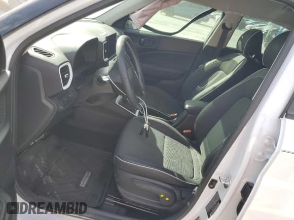 ✅ 2024 Hyundai Venue Limited • VIN: KMHRC8A32RU323800 • Lot: 44541095. Wystawiony na Copart z przebiegiem 2 568 mil. Bezpłatny archiwum sprzedaży aukcyjnych z USA i szczegółowy raport historii pojazdu na DreamBid. Zdjęcie 7.