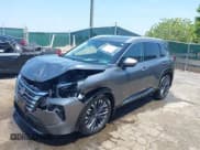 ✅ 2024 Nissan Rogue Platinum • VIN: JN8BT3DD1RW450611 • Lot: 42578761. Wystawiony na IAAI z przebiegiem 24 993 mil. Bezpłatny archiwum sprzedaży aukcyjnych z USA i szczegółowy raport historii pojazdu na DreamBid. Zdjęcie 18.