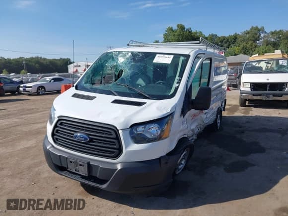 ✅ 2019 Ford Transit • VIN: 1FTYR1ZM2KKA59045 • Lot: 40299644. Wystawiony na IAAI z przebiegiem 89 518 mil. Bezpłatny archiwum sprzedaży aukcyjnych z USA i szczegółowy raport historii pojazdu na DreamBid. Zdjęcie 2.