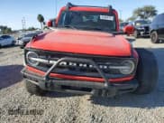 ✅ 2023 Ford Bronco • VIN: 1FMEE5DP2PLB46190 • Lot: 80404615. Wystawiony na Copart z przebiegiem 26 022 mil. Bezpłatny archiwum sprzedaży aukcyjnych z USA i szczegółowy raport historii pojazdu na DreamBid. Zdjęcie 5.