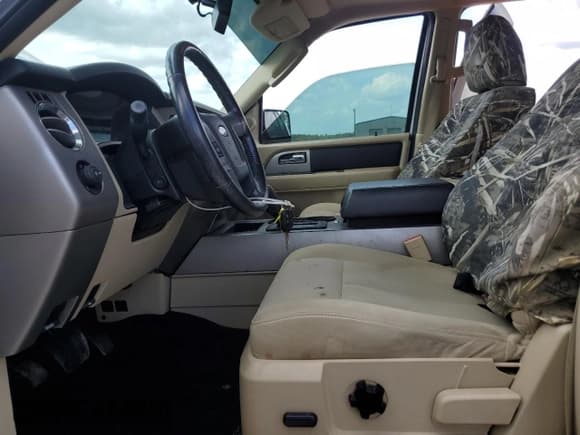 ✅ 2015 Ford Expedition XLT • VIN: 1FMJU1HT7FEF04520 • Lot: 53449065. Wystawiony na Copart z przebiegiem 168 276 mil. Bezpłatny archiwum sprzedaży aukcyjnych z USA i szczegółowy raport historii pojazdu na DreamBid. Zdjęcie 7.