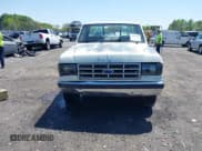 ✅ 1987 Ford F-250 • VIN: 1FTHF2518HKA08300 • Lot: 41984273. Wystawiony na IAAI z przebiegiem 37 267 mil. Bezpłatny archiwum sprzedaży aukcyjnych z USA i szczegółowy raport historii pojazdu na DreamBid. Zdjęcie 11.