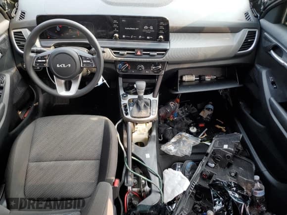 ✅ 2024 Kia Seltos LX • VIN: KNDEPCAA6R7658467 • Lot: 66353745. Wystawiony na Copart z przebiegiem 7 896 mil. Bezpłatny archiwum sprzedaży aukcyjnych z USA i szczegółowy raport historii pojazdu na DreamBid. Zdjęcie 8.