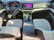 ✅ 2025 Volkswagen Atlas SEL Premium R-Line • VIN: 1V2FE2CA2SC202561 • Lot: 92491325. Wystawiony na Copart z przebiegiem 6 905 mil. Bezpłatny archiwum sprzedaży aukcyjnych z USA i szczegółowy raport historii pojazdu na DreamBid. Zdjęcie 8.