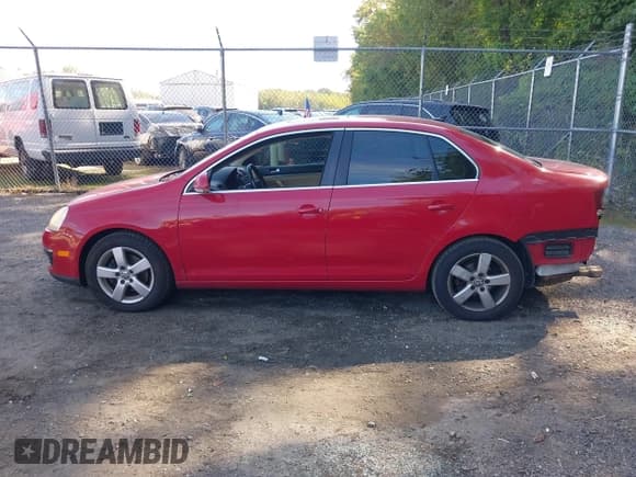 ✅ 2009 Volkswagen Jetta SE • VIN: 3VWRM71K09M057147 • Лот: 43359262. Опубликован ранее на IAAI с пробегом 193 330 миль. Бесплатный доступ к архиву аукционных продаж из США и подробный отчёт об истории автомобиля на DreamBid. Изображение 14.