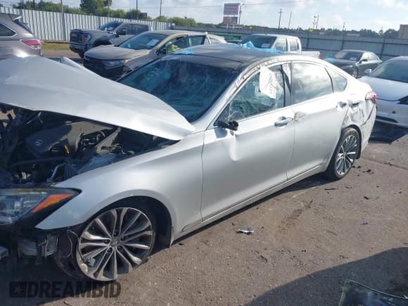 ✅ 2015 Hyundai Genesis 3.8L • VIN: KMHGN4JE1FU090550 • Lot: 43295110. Wystawiony na IAAI z przebiegiem Nie podano. Bezpłatny archiwum sprzedaży aukcyjnych z USA i szczegółowy raport historii pojazdu na DreamBid. Zdjęcie 6.