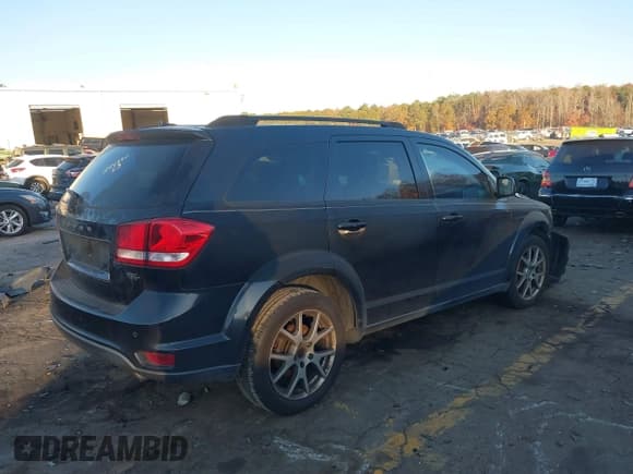 ✅ 2011 Dodge Journey R/T • VIN: 3D4PG7FG9BT534744 • Lot: 40903529. Wystawiony na IAAI z przebiegiem 209 095 mil. Bezpłatny archiwum sprzedaży aukcyjnych z USA i szczegółowy raport historii pojazdu na DreamBid. Zdjęcie 4.