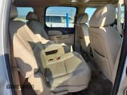 ✅ 2008 Chevrolet Suburban 1LT • VIN: 1GNFK16338J250728 • Lot: 70020715. Wystawiony na Copart z przebiegiem 204 857 mil. Bezpłatny archiwum sprzedaży aukcyjnych z USA i szczegółowy raport historii pojazdu na DreamBid. Zdjęcie 11.