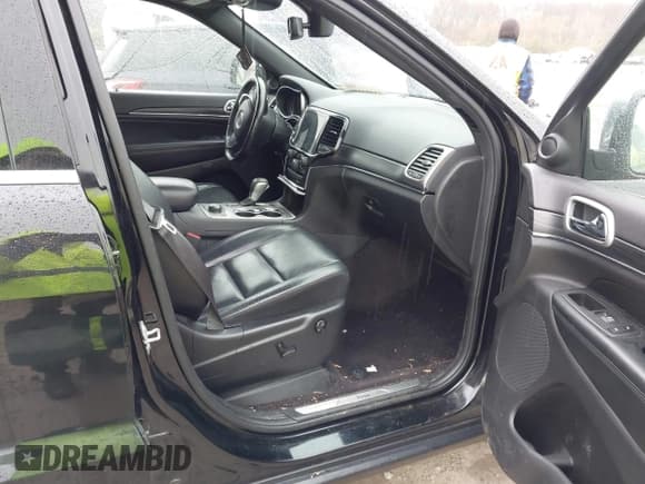 ✅ 2019 Jeep Grand Cherokee Limited • VIN: 1C4RJFBG5KC529382 • Lot: 43773328. Wystawiony na IAAI z przebiegiem 136 895 mil. Bezpłatny archiwum sprzedaży aukcyjnych z USA i szczegółowy raport historii pojazdu na DreamBid. Zdjęcie 5.