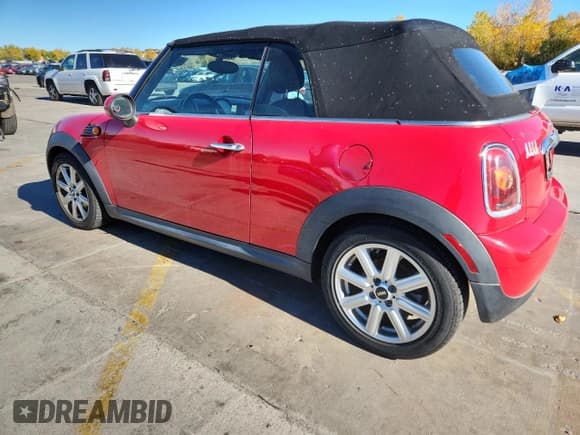 ✅ 2010 MINI Convertible • VIN: WMWMR3C53ATU98188 • Lot: 89445865. Wystawiony na Copart z przebiegiem 79 748 mil. Bezpłatny archiwum sprzedaży aukcyjnych z USA i szczegółowy raport historii pojazdu na DreamBid. Zdjęcie 2.
