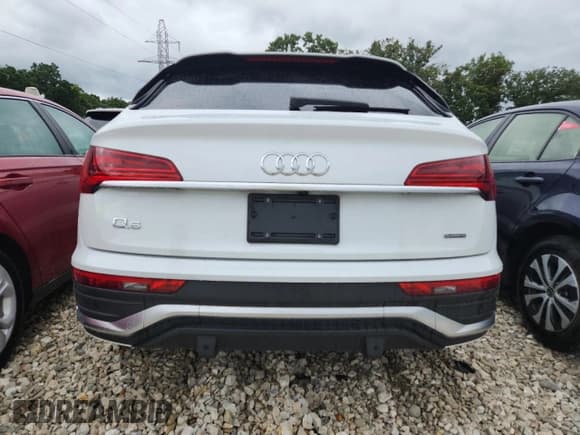 ✅ 2023 Audi Q5 Sportback S line Premium Plus • VIN: WA15AAFYXP2137350 • Lot: 69102375. Wystawiony na Copart z przebiegiem 40 805 mil. Bezpłatny archiwum sprzedaży aukcyjnych z USA i szczegółowy raport historii pojazdu na DreamBid. Zdjęcie 6.