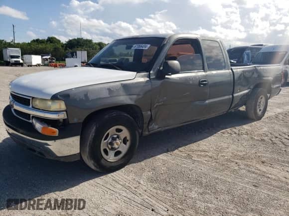 2002 Chevrolet Silverado 1500 with VIN 1GCEC19T52E273182, listed as a Copart auction lot 67066404 with 317,757 mi miles and Non repairable. Bid and sale history available at DreamBid. Image 1.