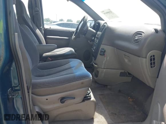 ✅ 2001 Chrysler Voyager • VIN: 1C4GJ25BX1B261241 • Lot: 43088610. Wystawiony na IAAI z przebiegiem Nie podano. Bezpłatny archiwum sprzedaży aukcyjnych z USA i szczegółowy raport historii pojazdu na DreamBid. Zdjęcie 5.