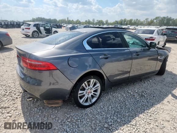 ✅ 2019 Jaguar XE 25t Premium • VIN: SAJAD4FX5KCP49707 • Lot: 84922195. Wystawiony na Copart z przebiegiem Nie podano. Bezpłatny archiwum sprzedaży aukcyjnych z USA i szczegółowy raport historii pojazdu na DreamBid. Zdjęcie 3.