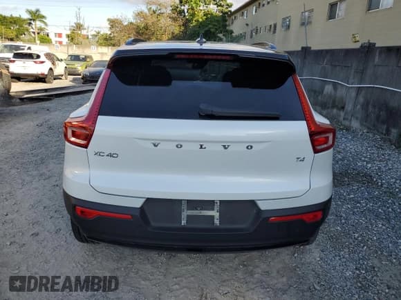 ✅ 2022 Volvo XC40 R-Design • VIN: YV4AC2HM1N2717160 • Лот: 77592263. Опубликован ранее на Copart с пробегом 11 833 миль. Бесплатный доступ к архиву аукционных продаж из США и подробный отчёт об истории автомобиля на DreamBid. Изображение 6.