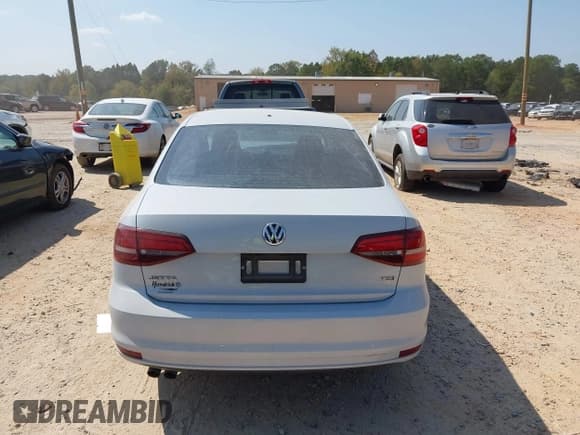 ✅ 2018 Volkswagen Jetta S • VIN: 3VW2B7AJ1JM258915 • Lot: 43296713. Listed on IAAI with 57,934 mi. Free auction sales archive from the USA and detailed vehicle history report at DreamBid. Image 17.